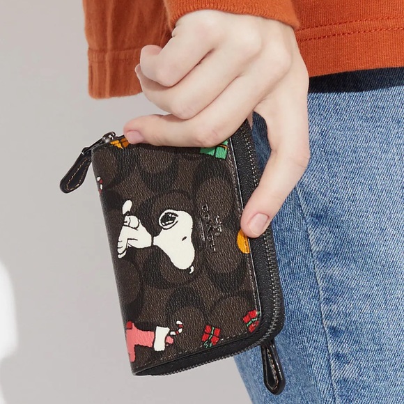 Coach X Peanuts Small Zip Around Wallet In Signature Canvas With Snoopy - Picture 3 of 5